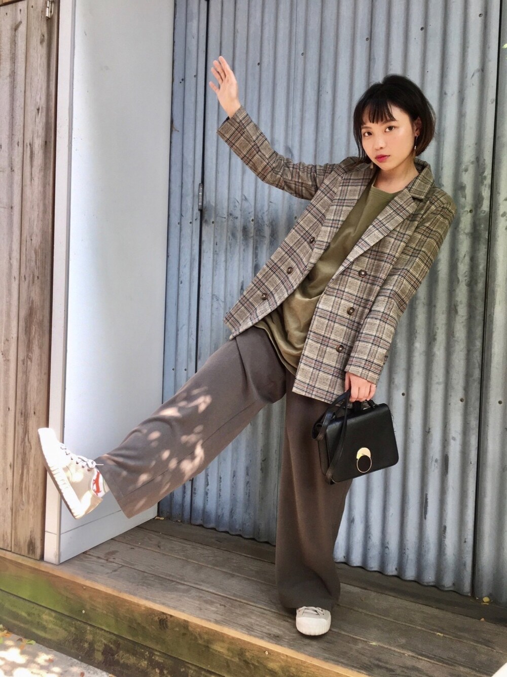 「ootd、秋のコーデ、JUDGE、oversize、復古、ストリートMIX、シンプルコーデ、ストリート、チェクコート」｜「BFL.のアイテム（ジャケット/アウター、ブラウン系）」を使った、羽さん（レディース・161cm）の秋コーディネートの1枚目の写真