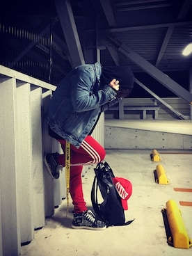 「OFF-WHITE」｜「アイテム（デニムジャケット）」を使った、Makotoさん（メンズ・176cm）の冬コーディネート