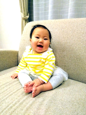 「petit main（プティマイン）のアイテム（Tシャツ/カットソー、イエロー系）」を使った、pan＊itokaiさん（キッズ・70cm）の春コーディネート