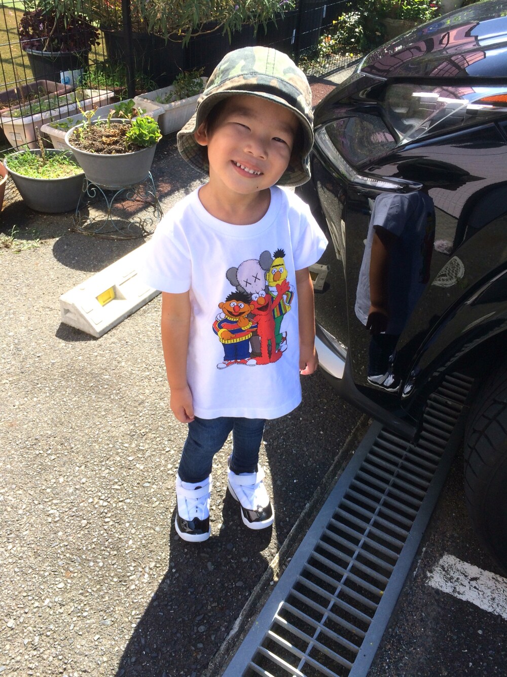 「プチプラ、休日スタイル、カジュアル、シンプル、男の子コーデ、シンプルコーデ」｜「UNIQLOのアイテム（Tシャツ/カットソー、ホワイト系）」を使った、take☺︎hanaさん（キッズ・90cm）の秋コーディネートの1枚目の写真