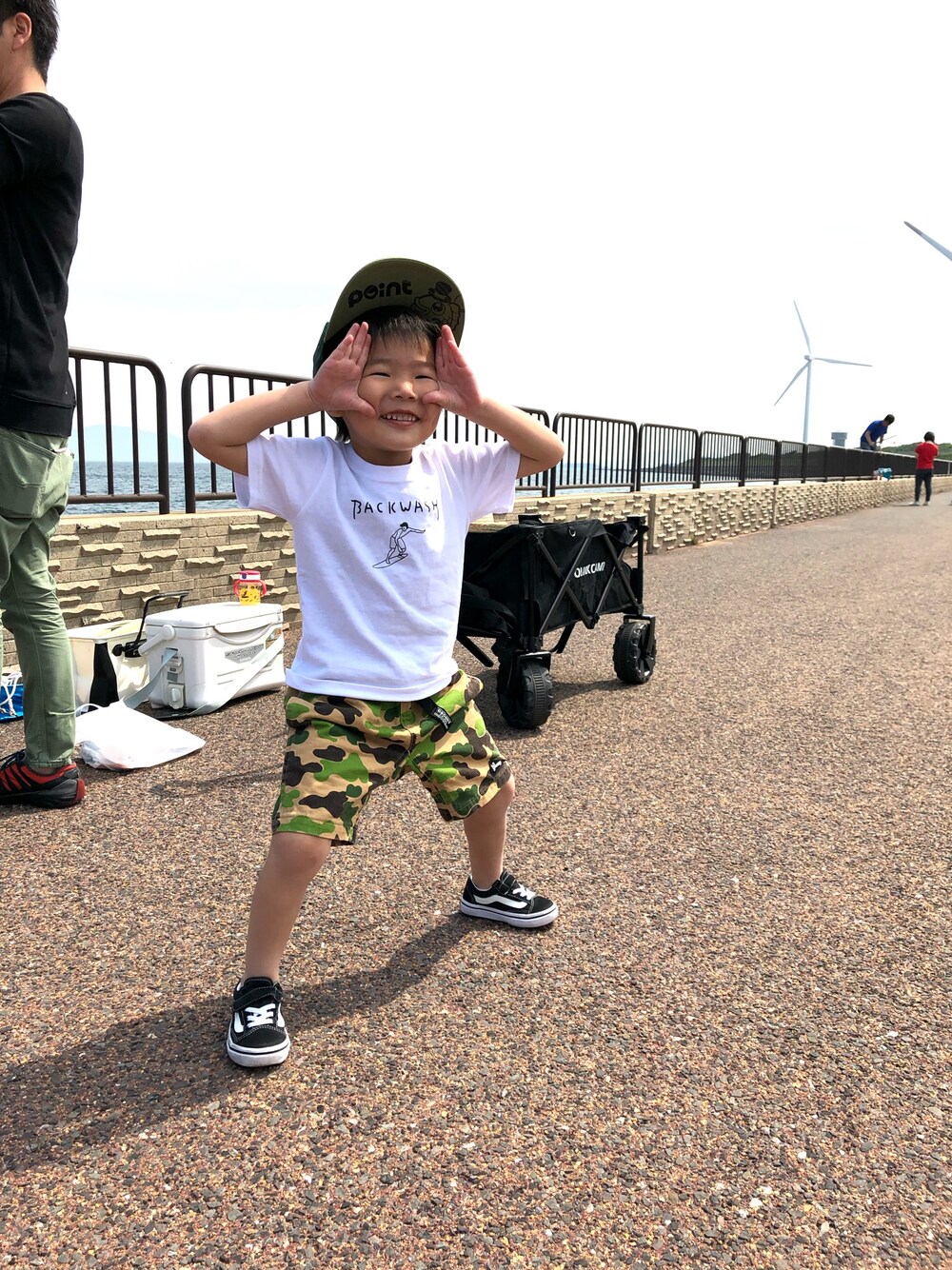 「キッズコーデ、男の子コーデ、カモフラ、ハーフパンツ、プチプラ」｜「devirockのアイテム（Tシャツ/カットソー、ホワイト系）」を使った、take☺︎hanaさん（キッズ・100cm）の春コーディネートの1枚目の写真
