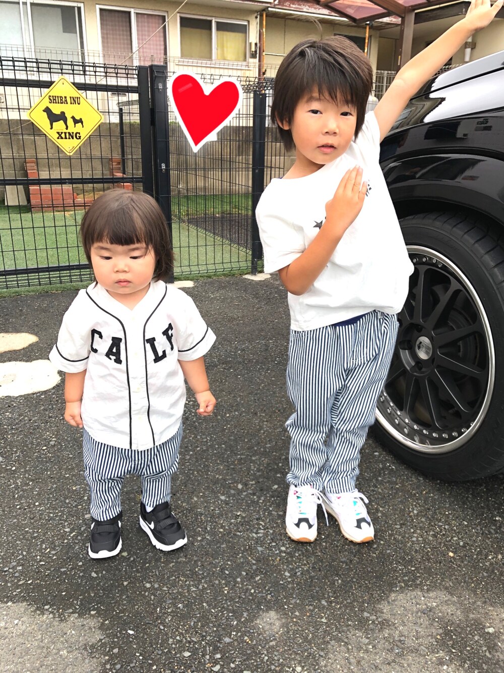 「キッズコーデ、おそろいコーデ、LEE、ヒッコリー、converse、petit main、reebok、エアマックス、NIKE AIR MAX」｜「petit mainのベースボールシャツ（シャツ/ブラウス、ホワイト系）」を使った、take☺︎hanaさん（キッズ・104cm）の夏コーディネートの1枚目の写真