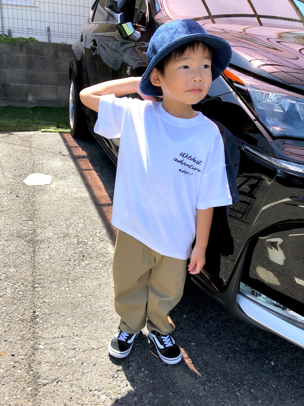 「devirock、ciaopanicTYPY、VANS、guess、カジュアル、ゆるコーデ、チノパン、バケットハット、トイストーリー、スニーカー」｜「devirockのトイストーリー 転写プリントビックシルエットTシャツ（Tシャツ/カットソー、ホワイト系）」を使った、take☺︎hanaさん（キッズ・110cm）の夏コーディネートの1枚目の写真