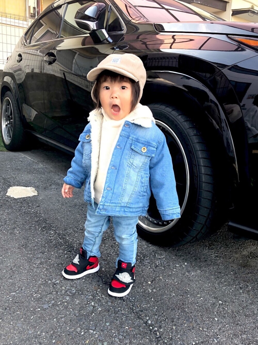 「年末WEAR感謝祭、キッズコーデ、キッズファッション、女の子、デニデニ、デニム、メンズライク、NIKE、1歳、デニムオンデニム」｜「petit mainのデニムボアジャケット（デニムジャケット、ブルー系）」を使った、take☺︎hanaさん（キッズ・90cm）の冬コーディネートの1枚目の写真