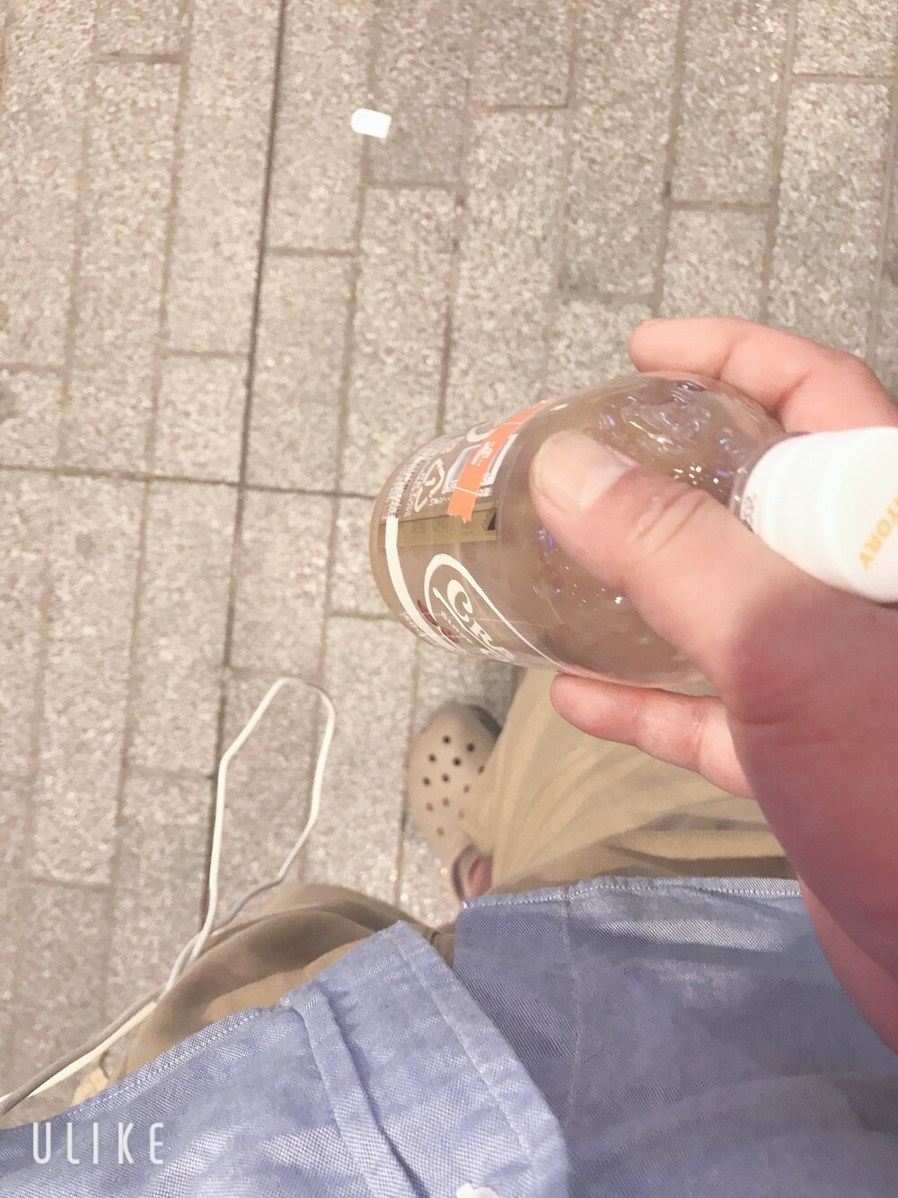 「crocsのアイテム（サンダル、ブラウン系）」を使った、しゅうまる。さん（メンズ・175cm）の秋コーディネートの1枚目の写真