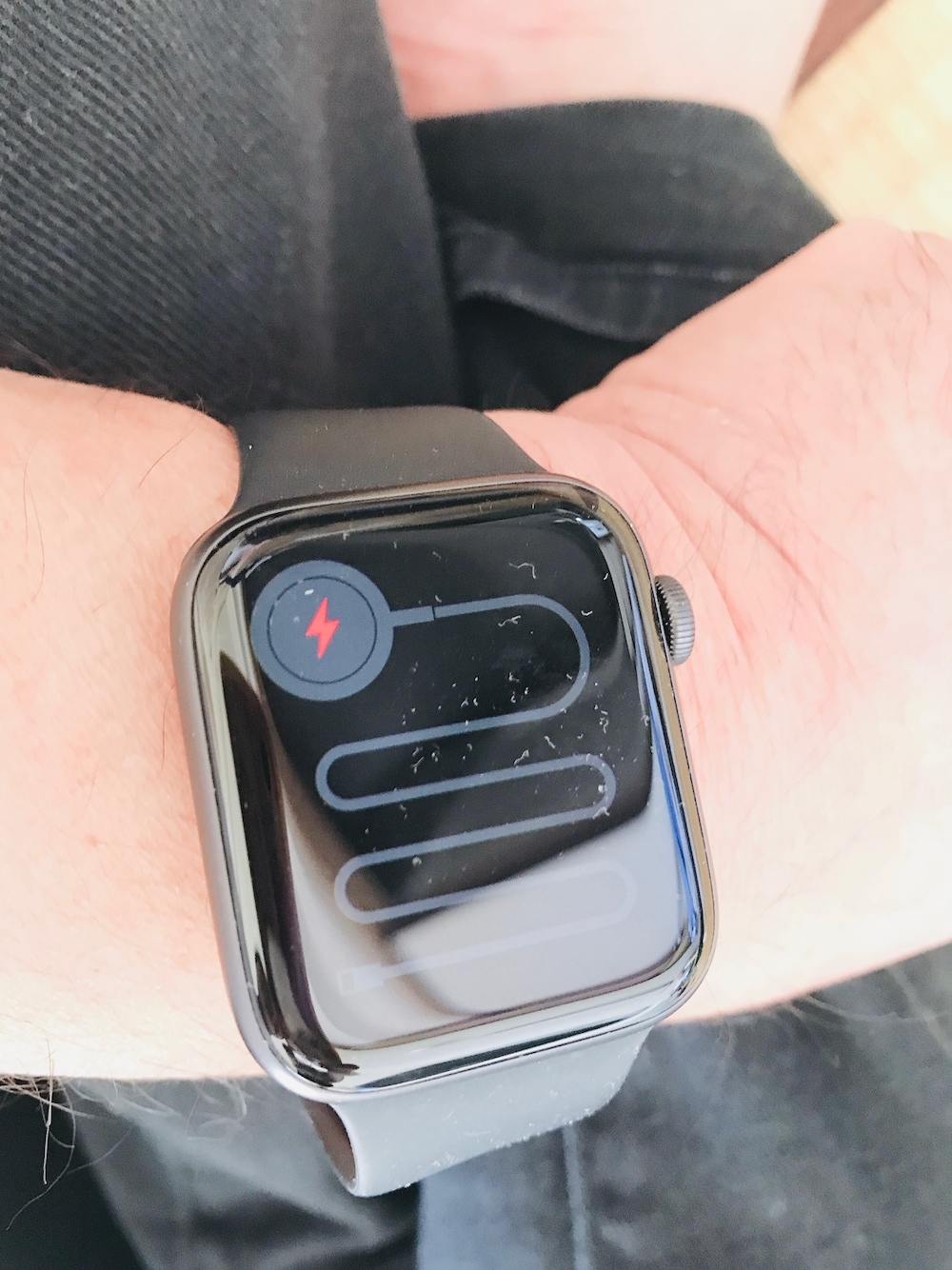 「Appleのアイテム（腕時計、ブラック系）」を使った、しゅうまる。さん（メンズ・175cm）の春コーディネートの1枚目の写真