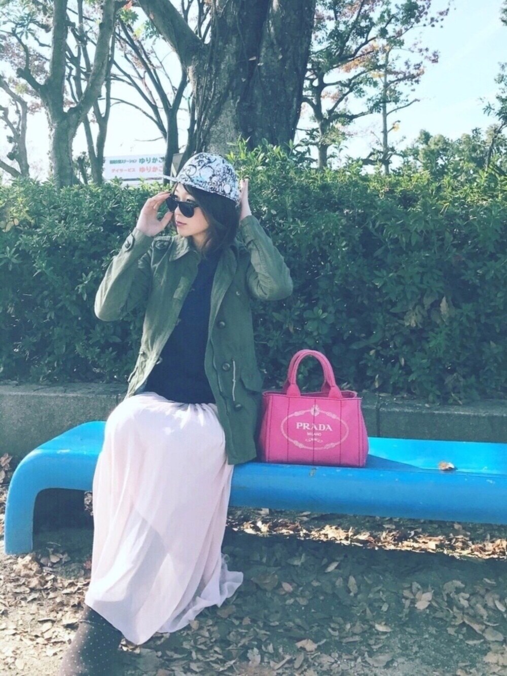 「冬、カーキ、AULA AILA、スカート、ロングスカート、ピンク、VANS、ショートブーツ、サングラス、キャップ」｜「NANO universeのファッショングラス7（サングラス、その他）」を使った、#まほきちさん（レディース・165cm）の冬コーディネートの1枚目の写真