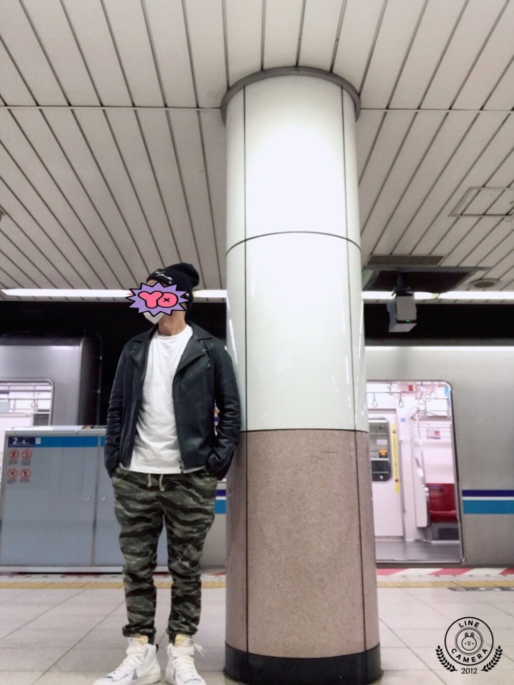 「シンプルコーデ、カジュアルコーデ、ootd、スニーカーコーデ、ライダース、ニット帽、迷彩、カモフラ、NIKE、ロンT」｜「NEW ERAの【YOHJI YAMAMOTO POUR HOMME×NEW ERA】CUFF＃（ニットキャップ/ビーニー、ブラック系）」を使った、tak@さん（メンズ・170cm）の春コーディネートの1枚目の写真