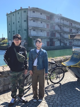 「off white」｜「アイテム（アナログ腕時計）」を使った、Mickeyさん（メンズ・171cm）の秋コーディネート