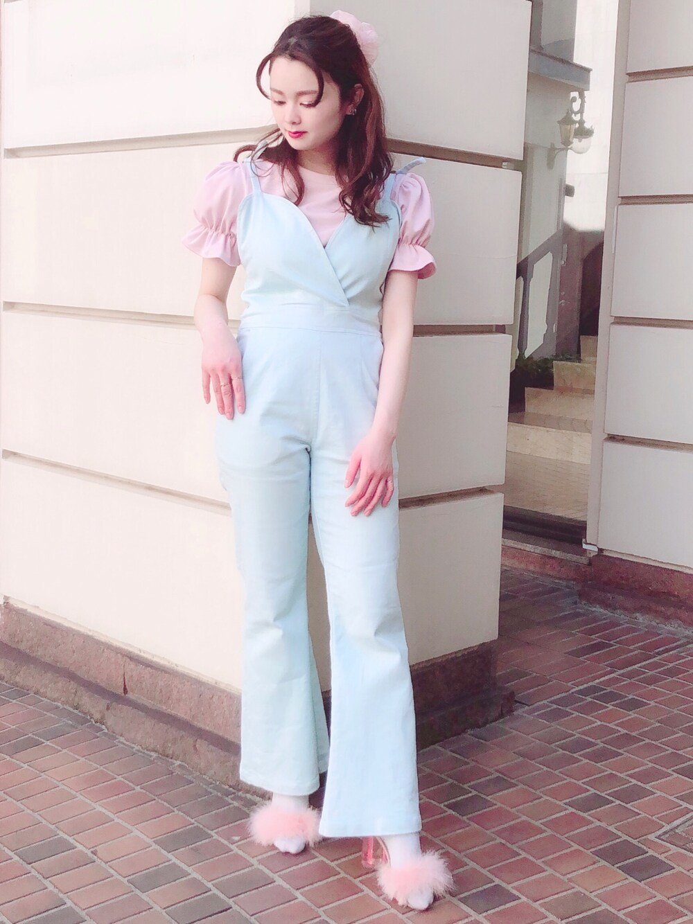 「lilLilly、リルリリー、LILICIOUS、リリシャス、休日スタイル、休日コーデ、ラフスタイル、低身長、おうちファッション、シンプルコーデ」｜「lilLillyのゼブラプリントシュシュ（シュシュ、ピンク系）」を使った、ゆずさん（レディース・155cm）の春コーディネートの1枚目の写真