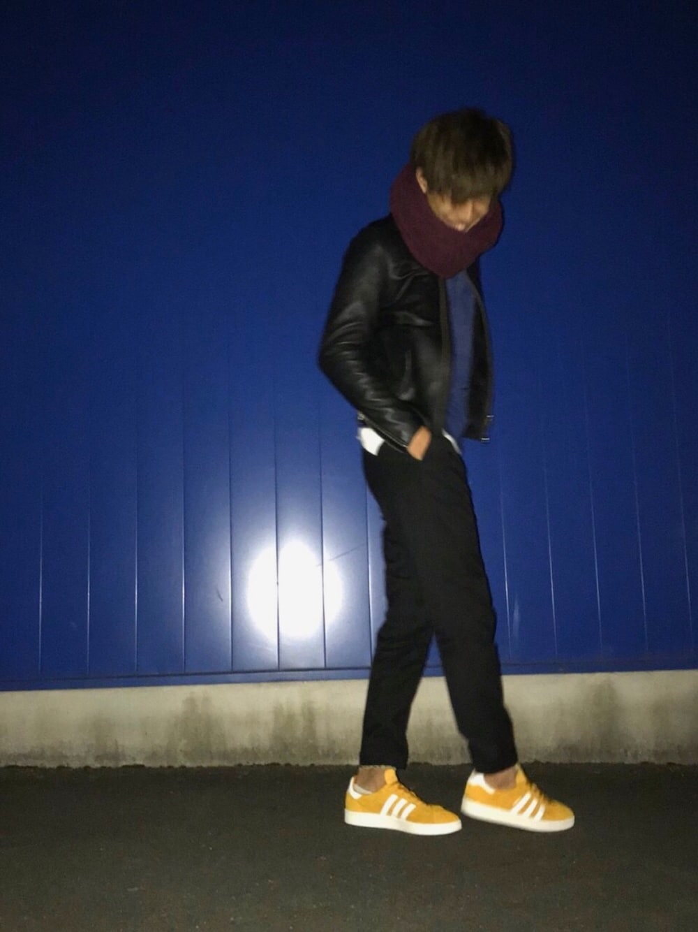 「ライダース、冬コーデ、ootd、スラックス、きれいめカジュアル、417 EDIFICE、adidas、スヌード、Klasse14」｜「GLOBAL WORKの【ウォッシャブル】フェザーヤーンリバーシブルスヌード/762532（ストール/ショール、レッド系）」を使った、yu-taさん（メンズ・173cm）の秋コーディネートの1枚目の写真