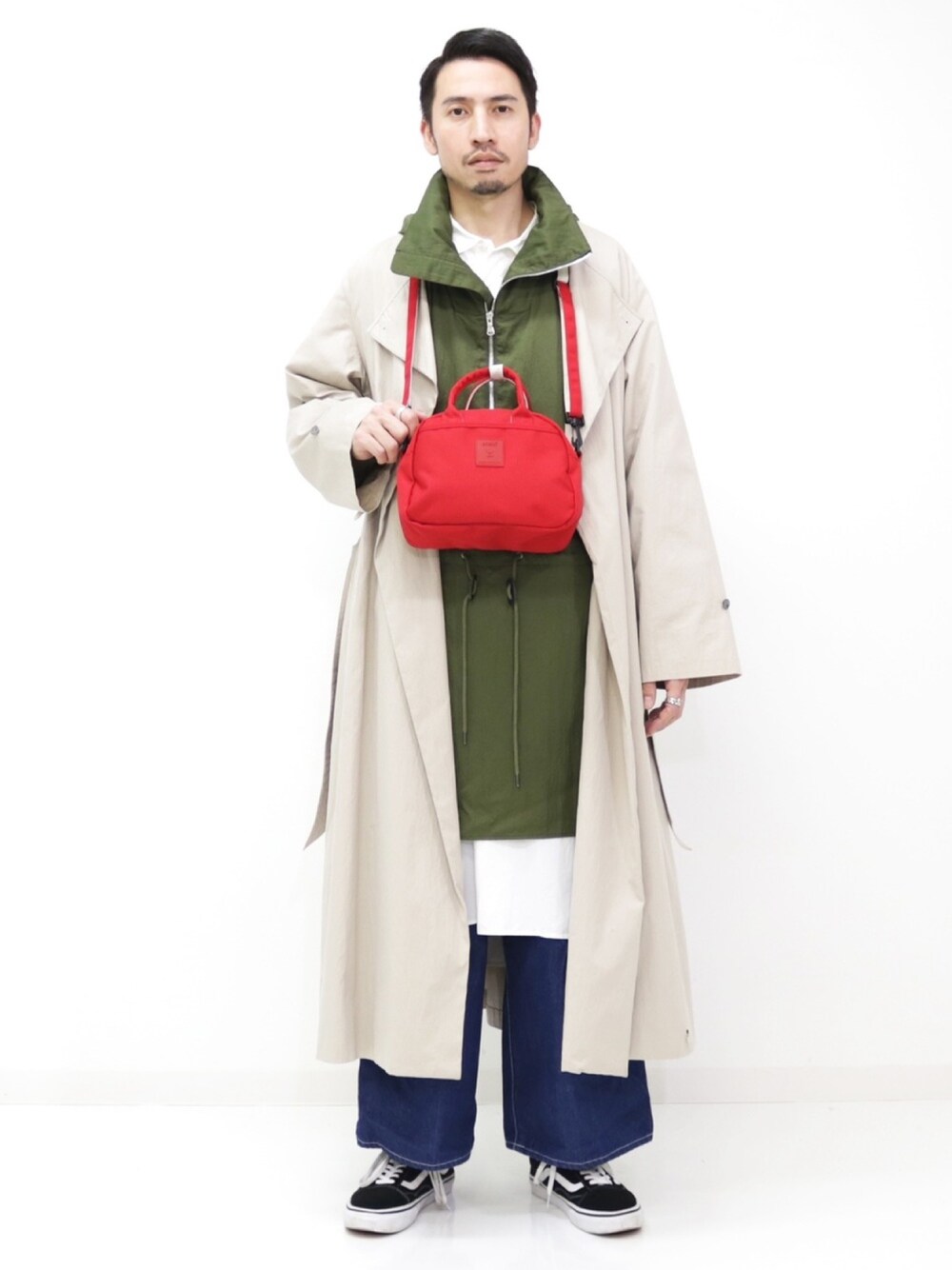 「ATELIER BETON、Anello、ミニバッグ、ミニショルダー、お洒落さんとつながりたい、大人カジュアル、春コーデ、ワイドデニム、トレンチコート、オーバーサイズ」｜「anelloの【anello】BLOCK 2WAYミニボストンバッグ（ショルダーバッグ、レッド系）」を使った、h.takeさん（メンズ・176cm）の冬コーディネートの1枚目の写真