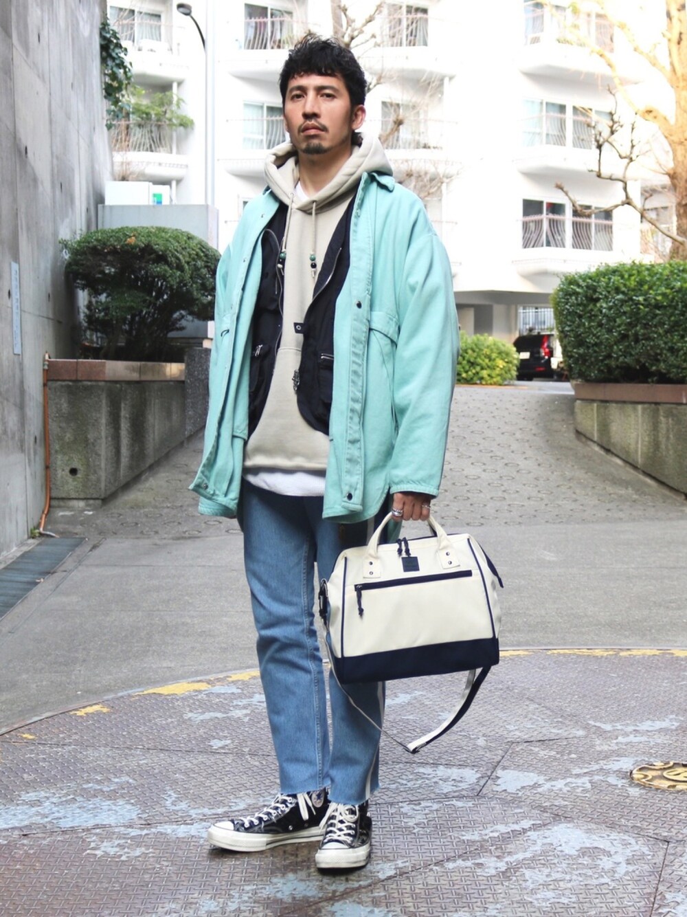 「パステル映える春、お洒落さんとつながりたい、春、はるコーデ、Anello、converse、ショルダーバッグ、オーバーサイズ、パステルカラー、デニム」｜「UNUSEDのアイテム（ジャケット/アウター、ブルー系）」を使った、h.takeさん（メンズ・176cm）の春コーディネートの1枚目の写真