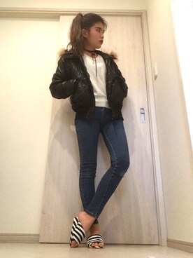 「Re:EDIT（リエディ）のアイテム（デニムパンツ、ブルー系）」を使った、AYAKAさん（レディース・161cm）の冬コーディネート