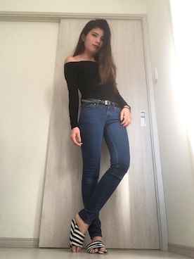 「FOREVER 21（フォーエバー トゥエンティーワン）のアイテム（Tシャツ/カットソー、ブラック系）」を使った、AYAKAさん（レディース・161cm）の冬コーディネート