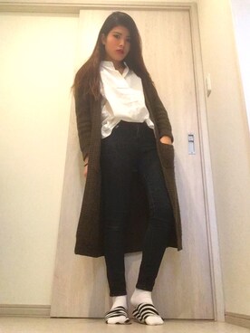 「GU（ジーユー）のアイテム（シャツ/ブラウス、ホワイト系）」を使った、AYAKAさん（レディース・161cm）の春コーディネート