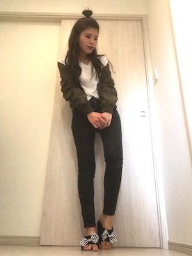 「GU（ジーユー）のアイテム（Tシャツ/カットソー、ホワイト系）」を使った、AYAKAさん（レディース・161cm）の春コーディネート