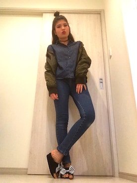 「UNIQLO（ユニクロ）のアイテム（シャツ/ブラウス、ブルー系）」を使った、AYAKAさん（レディース・161cm）の春コーディネート