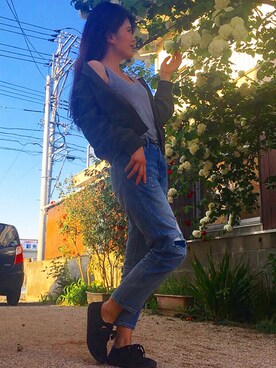 「UNIQLO（ユニクロ）のアイテム（デニムパンツ、ブルー系）」を使った、AYAKAさん（レディース・161cm）の春コーディネート
