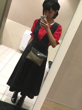 「MERLOT（メルロー）のアイテム（ジャンパースカート、ブラック系）」を使った、しほみさん（レディース・163cm）の夏コーディネート