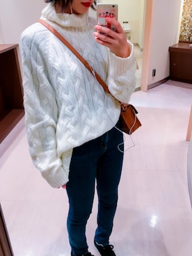 「GU（ジーユー）のアイテム（ニット/セーター、ホワイト系）」を使った、しほみさん（レディース・163cm）の秋コーディネート
