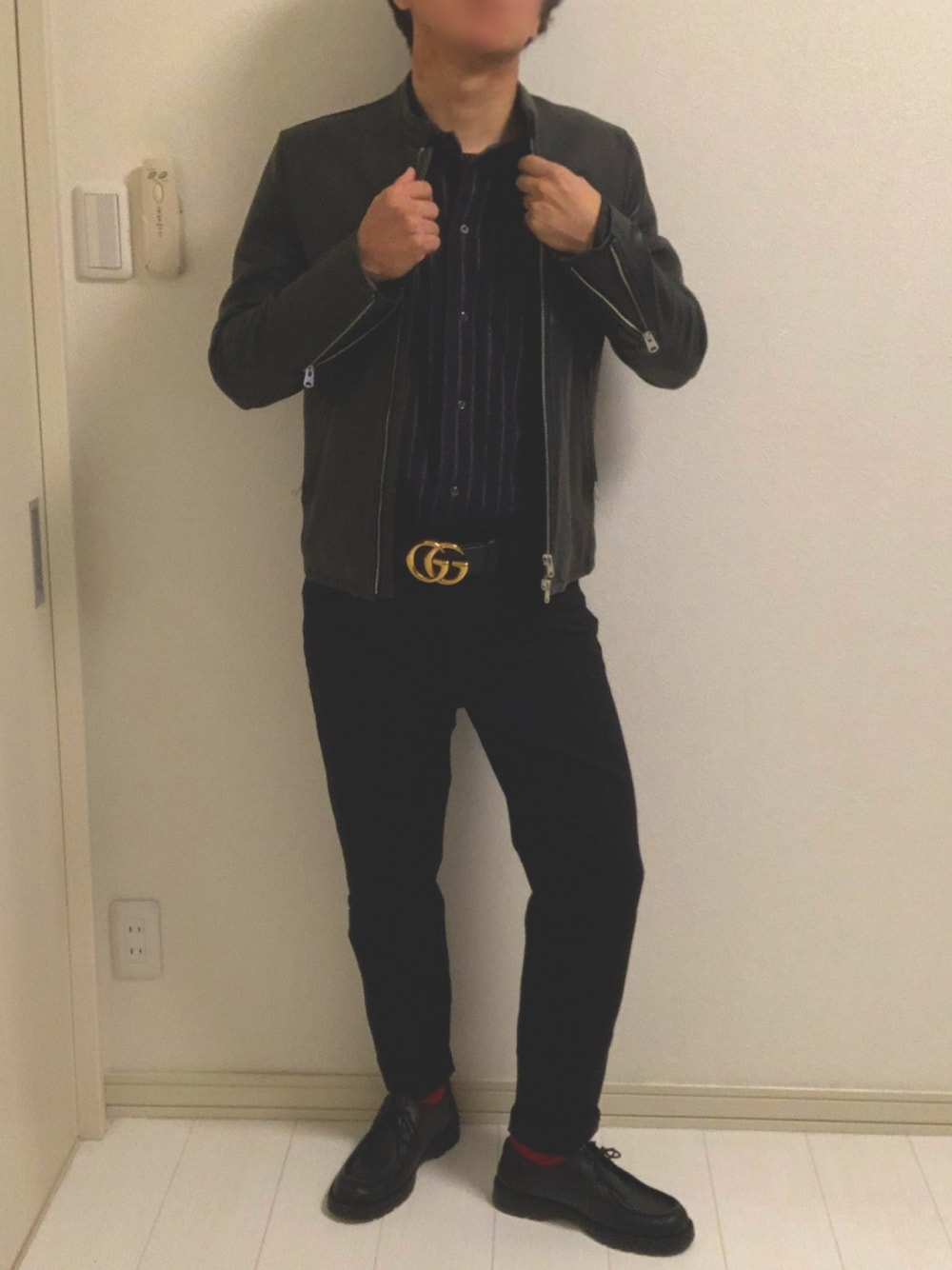 「大人コーデ、ブラックコーデ、GUCCI、GUCCIベルト、いいね、save、フォローお願いします🤑、フォローミー、いいね返し」｜「NANO universeのストレッチスキニースラックス（その他パンツ、ブラック系）」を使った、RYUSEIさん（メンズ・170cm）の春コーディネートの1枚目の写真