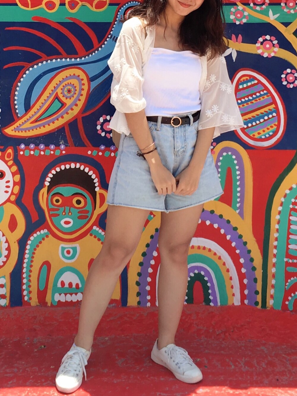 「summer、Taichung、Taiwan、彩虹眷村」｜「Roomeeのアイテム（デニムパンツ、ブルー系）」を使った、Tristaさん（レディース・160cm）の秋コーディネートの1枚目の写真