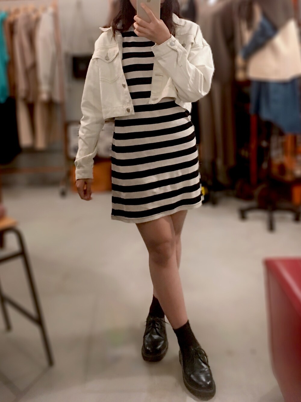 「條紋、Dr.Martens、短外套」｜「Dr. Martensのアイテム（シューズ、ブラック系）」を使った、Tristaさん（レディース・160cm）の秋コーディネートの1枚目の写真