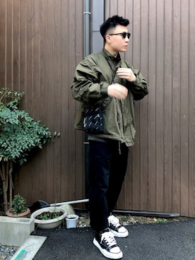 「BALENCIAGA」｜「アイテム（チノパンツ）」を使った、NICHOLASさん（メンズ・174cm）の春コーディネート