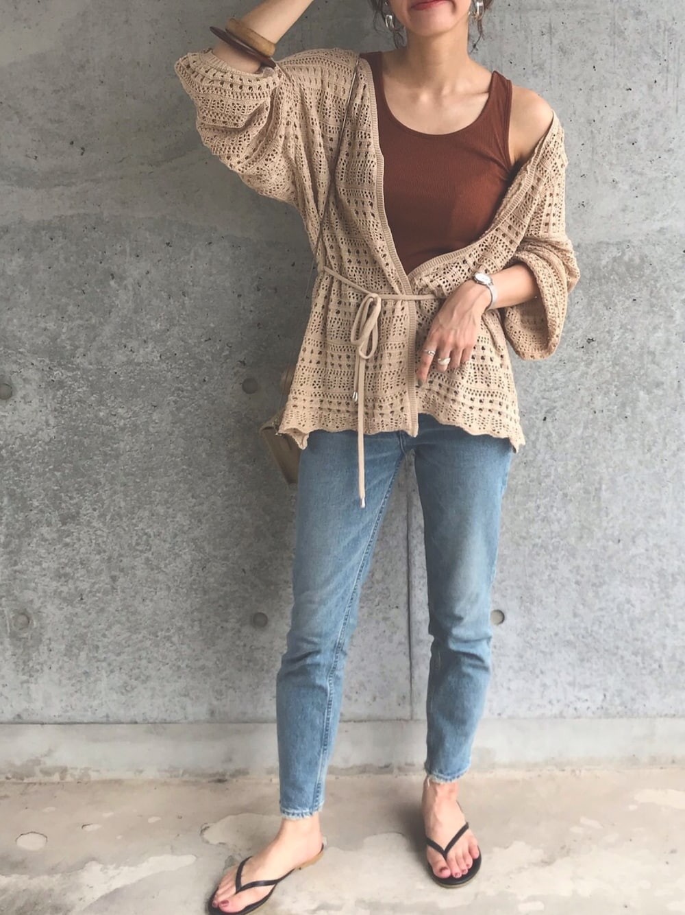 「シンプル、大人カジュアル、プチプラコーデ、秋、ootd、ベージュコーデ、ブラウンコーデ、大人女子、透かし編みニット、しまむら」｜「しまむらのアイテム（カーディガン/ボレロ、ベージュ系）」を使った、sayさん（レディース・160cm）の夏コーディネートの1枚目の写真