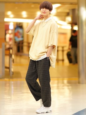 「BASQUE magenta（バスクマゼンタ）のアイテム（Tシャツ/カットソー）」を使った、犬飼京 inukai keiさん（メンズ・183cm）の春コーディネート