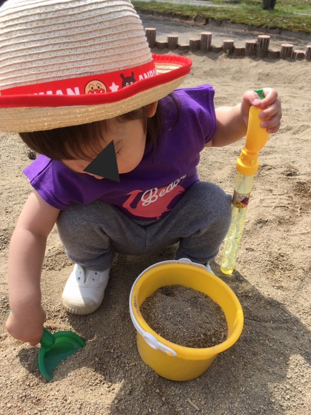 「１歳８ヶ月、女の子、公園、プチプラ」｜「西松屋のアイテム（帽子、レッド系）」を使った、niiさん（キッズ・80cm）の春コーディネートの1枚目の写真
