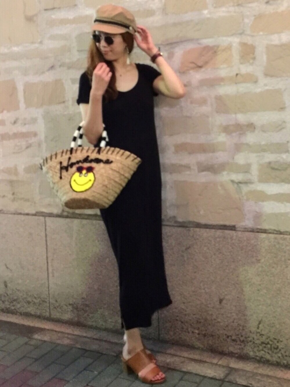 「夏コーデ、オトナ女子、ゆるコーデ、シンプルコーデ、ootd、ブラック、リゾート、マキシ丈ワンピース、かごバッグ、アコモデ」｜「AZUL by moussyのツイルマリンキャスケット（キャスケット、ベージュ系）」を使った、mii◡̈⃝さん（レディース・170cm）の夏コーディネートの1枚目の写真