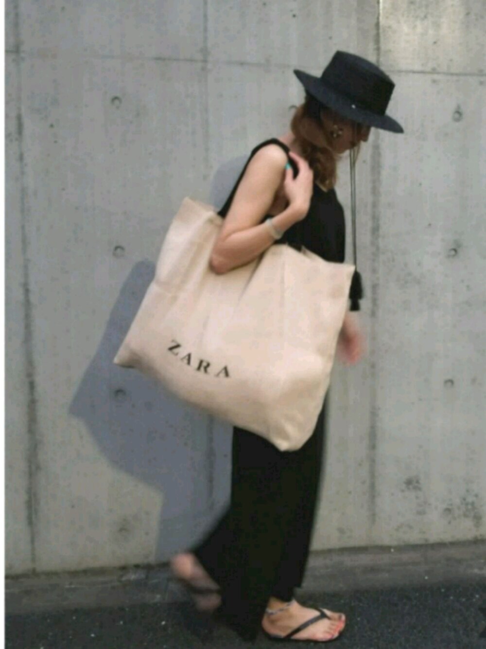 「夏のワントーンコーデ、シンプルコーデ、オトナカジュアル、楽チンコーデ、休日スタイル、ロングスカート、ZARA、オールブラック、ブラック、ロングワンピース」｜「ZARAのアイテム（トートバッグ、ブラック系）」を使った、mii◡̈⃝さん（レディース・170cm）の夏コーディネートの1枚目の写真