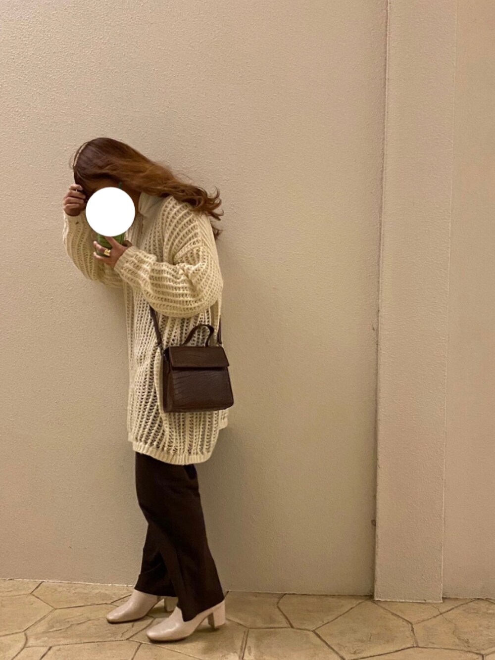 「カジュアルコーデ、休日コーデ、お洒落さんとつながりたい、ホワイト、レイヤードスタイル、ブーツ、プチプラ、ベージュコーデ、チョコ色に染まれ、ハイネック」｜「GRLのアイテム（バッグ、ブラウン系）」を使った、くれはさん（レディース・149cm）の冬コーディネートの1枚目の写真