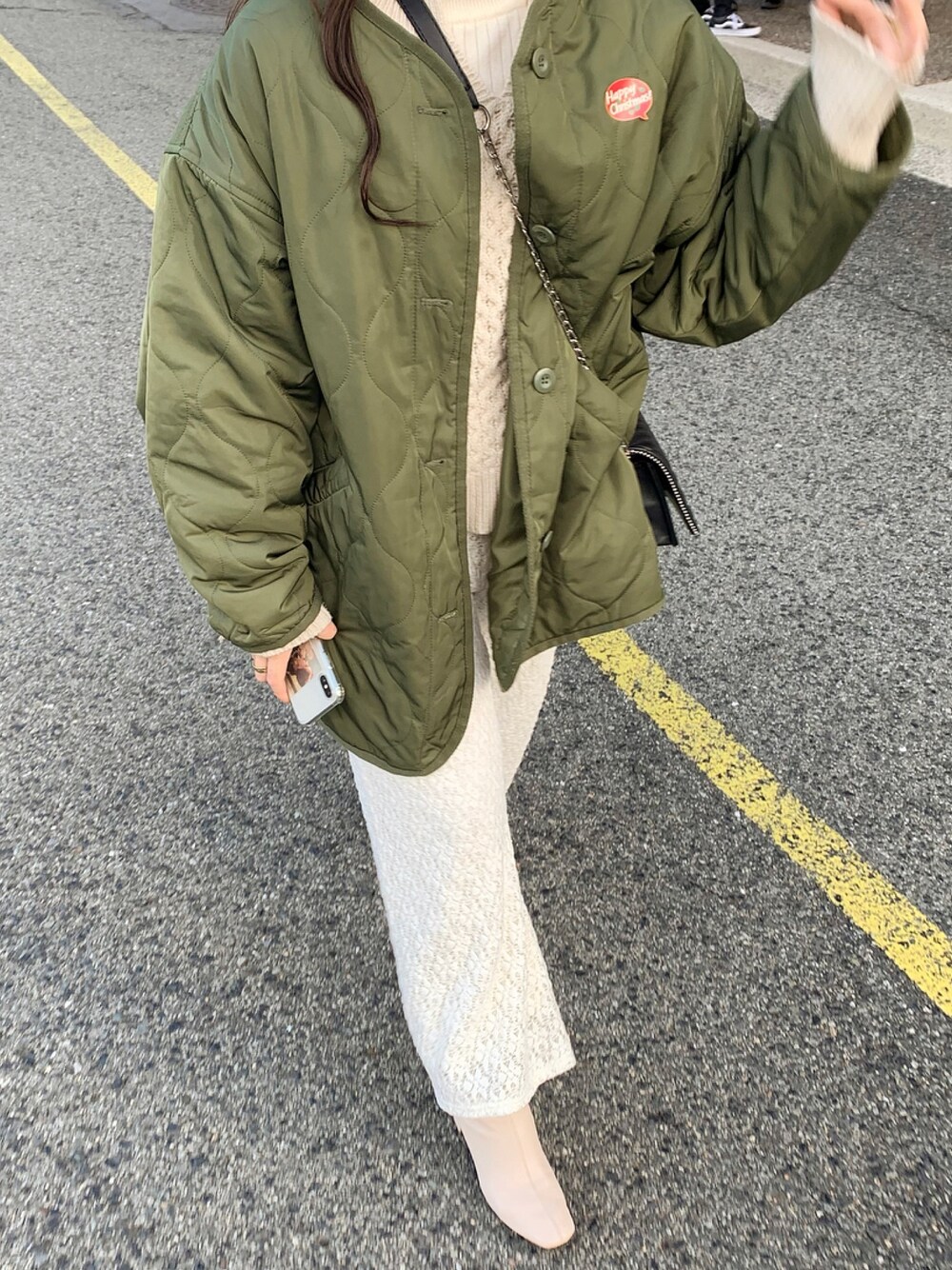 「カジュアルコーデ、休日コーデ、お洒落さんとつながりたい、春コーデ、ブーツ、ハイネック、メンズライク、はるコーデ」｜「GUのアイテム（パンツ、ホワイト系）」を使った、くれはさん（レディース・149cm）の冬コーディネートの1枚目の写真