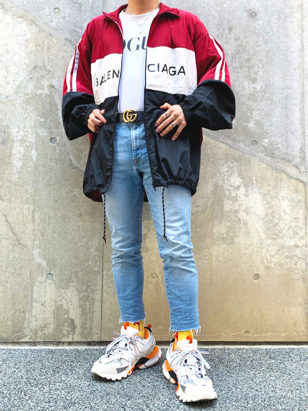 「GU、GUCCI、BALENCIAGA、VOGUE、ootd、streetfashion、streetwear、韓国ファッション、おしゃれさんと繋がりたい、韓国好きな人と繋がりたい」｜「BALENCIAGAのアイテム（ナイロンジャケット、レッド系）」を使った、나츠키(なつき) さん（メンズ・168cm）の夏コーディネートの1枚目の写真