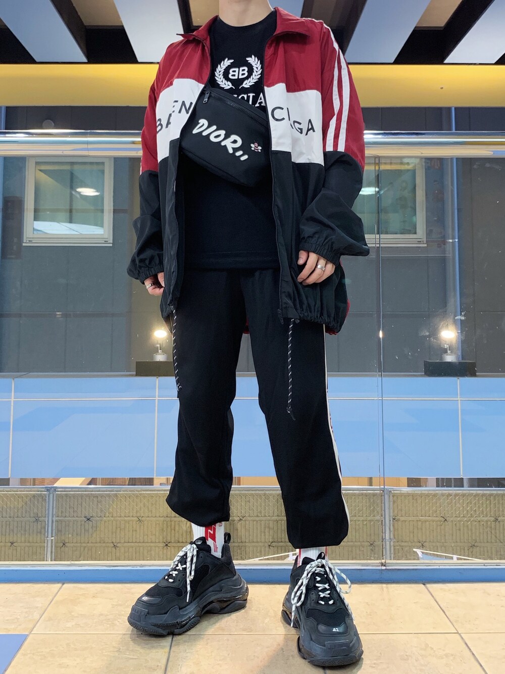 「おしゃれさんと繋がりたい、BALENCIAGA、GUCCI、Dior、ストリート、streetfashion、韓国ファッション、秋のコーデ、スニーカー、低身長」｜「BALENCIAGAのアイテム（スニーカー、ブラック系）」を使った、나츠키(なつき) さん（メンズ・168cm）の秋コーディネートの1枚目の写真