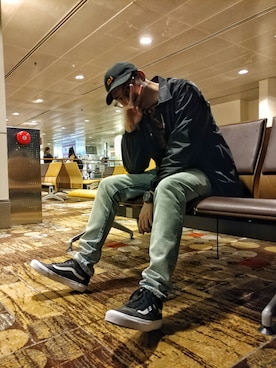 「sneakers」｜「アイテム（ナイロンジャケット）」を使った、峰仔さん（メンズ・174cm）の夏コーディネート