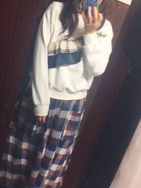 「earth holic（アースホリック）のアイテム（スウェット、ホワイト系）」を使った、もよ子さん（レディース・160cm）の秋コーディネート