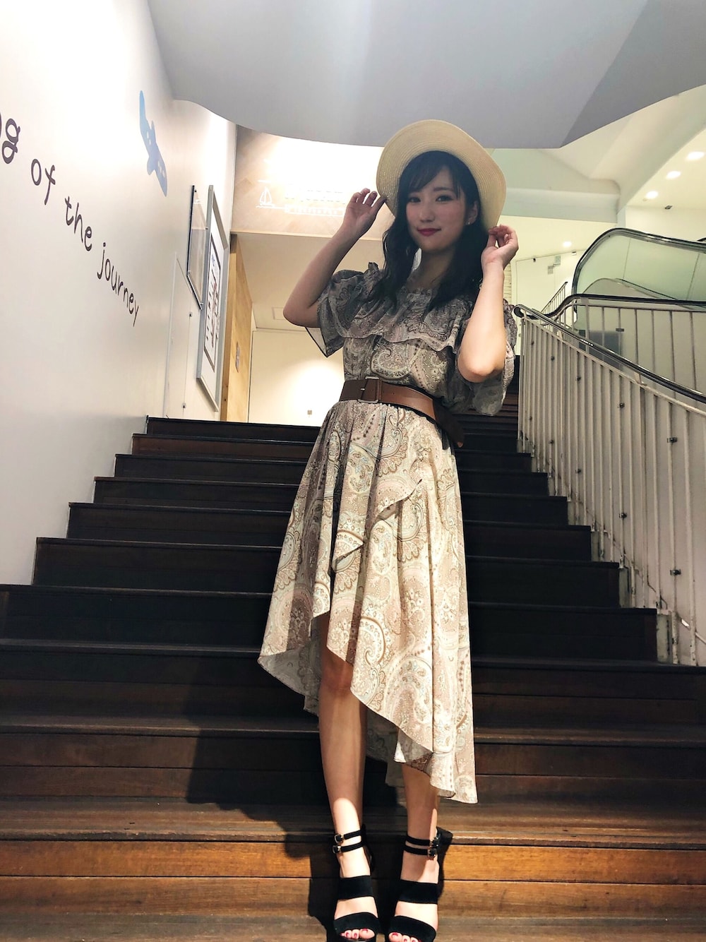 「LIPSERVICEのPaislyスリットミディスカート（スカート、ベージュ系）」を使った、Reina¨̮♡さん（レディース・152cm）の春コーディネートの1枚目の写真