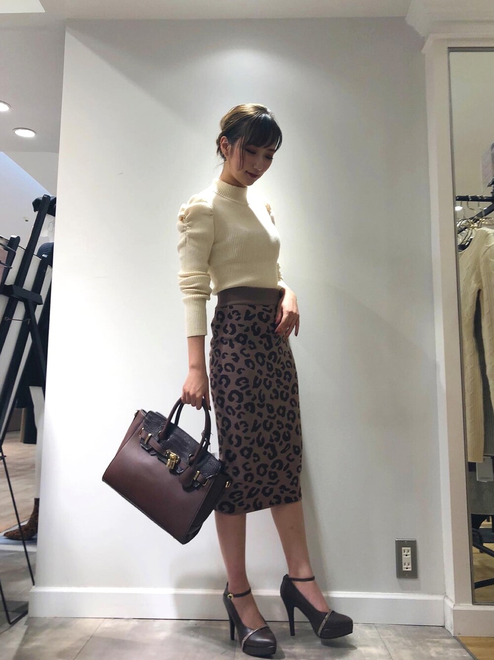 「LIPSERVICEのレオパードニットミディスカート（スカート、ブラウン系）」を使った、Reina¨̮♡さん（レディース・152cm）の秋コーディネートの1枚目の写真