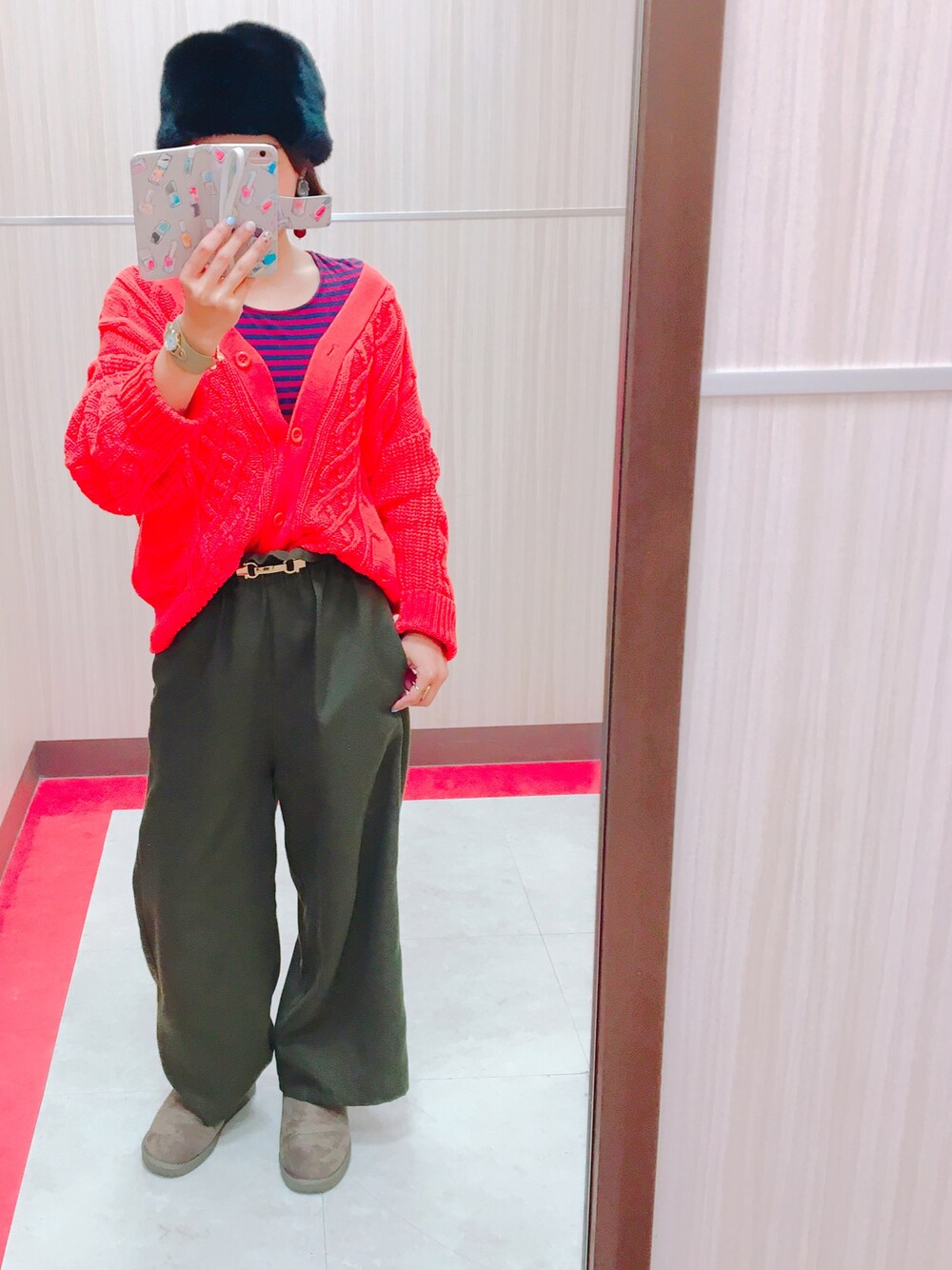 「ハートマーケット、HEART MARKET、ニットカーディガン、ファー帽子」｜「HEART MARKETのアイテム（帽子、ブラック系）」を使った、らなさん（レディース・155cm）の冬コーディネートの1枚目の写真