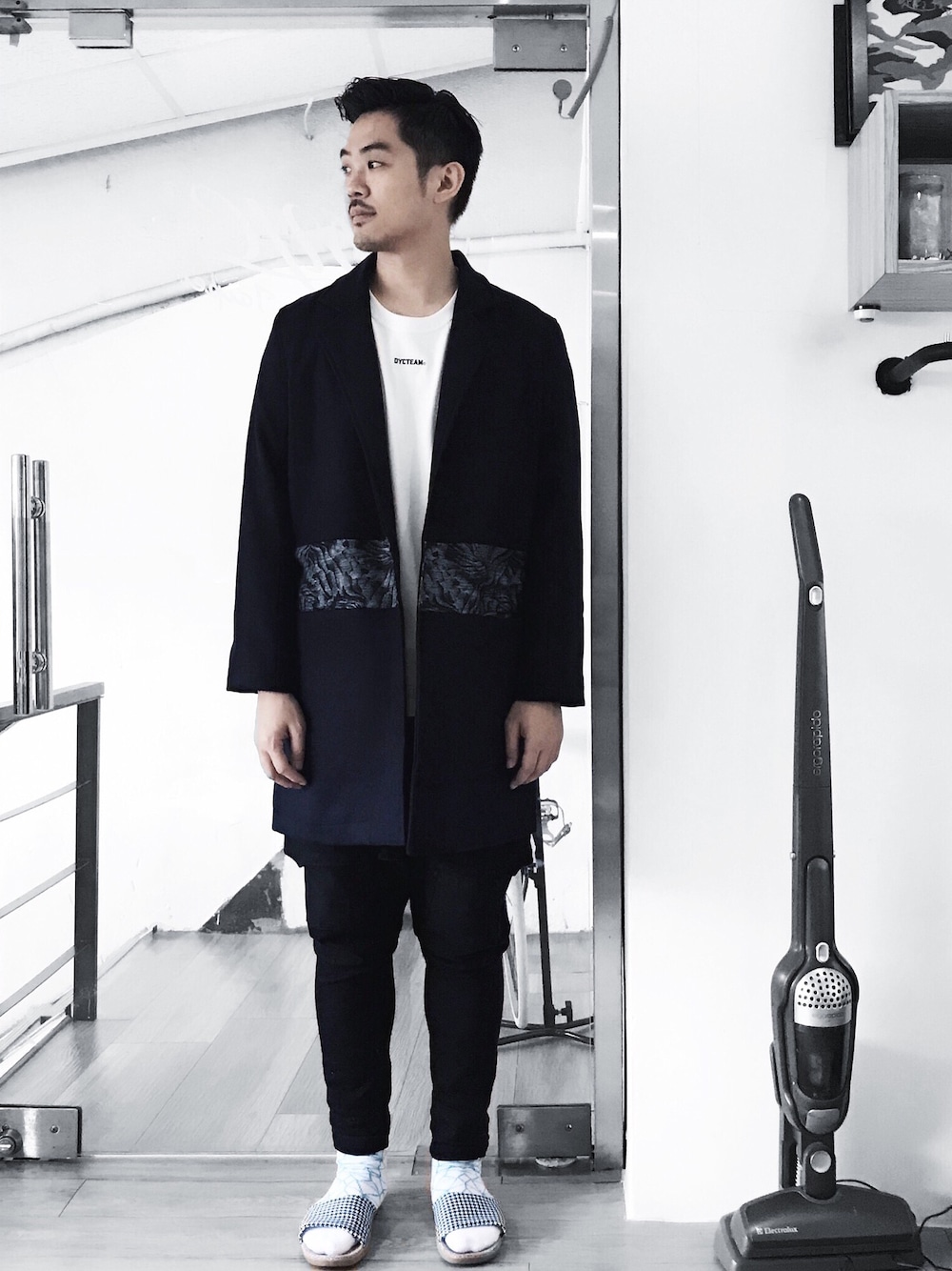 「DYC、dycteam、DYC clothing Taipei、blue、Taiwan、highstreet、highfashion、ootd」｜「DYCTEAMのアイテム（ダッフルコート、ブルー系）」を使った、DYCTEAM®_McFlyさん（メンズ・175cm）の夏コーディネートの1枚目の写真