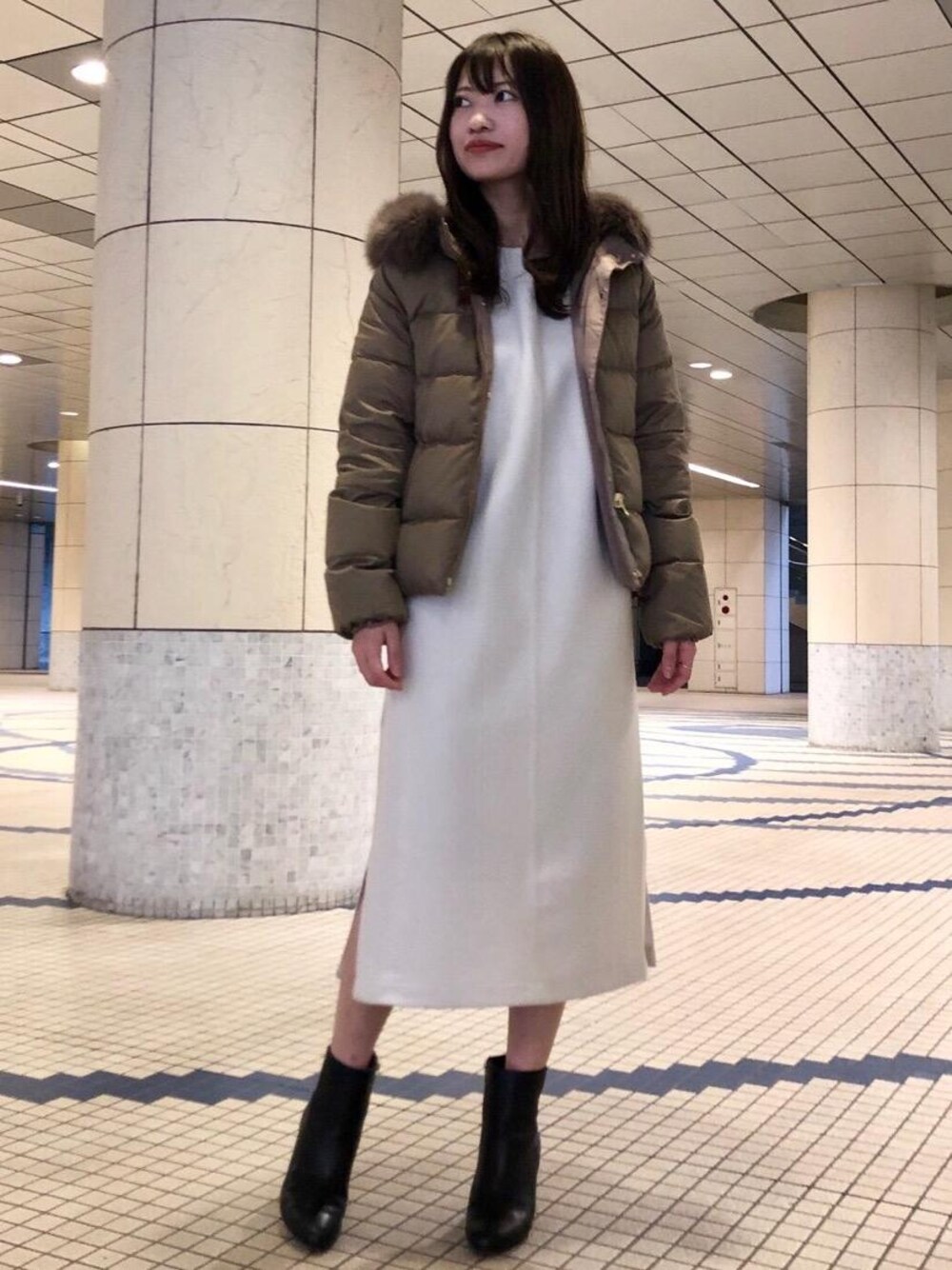 「ワンピース、大人カジュアル、casual、office、ブーツスタイル、一押しのアウタースタイル」｜「green label relaxingの[21.5cm~25.5cm]◆FFC ラウンド ショートブーツ(6.5cmヒール)（ブーツ、ブラック系）」を使った、橋本（hashimoto）さん（レディース・165cm）の冬コーディネートの1枚目の写真