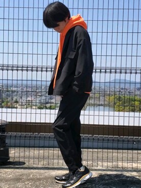 パーカー オレンジ系 を使った 黒パンツ の人気ファッションコーディネート Wear