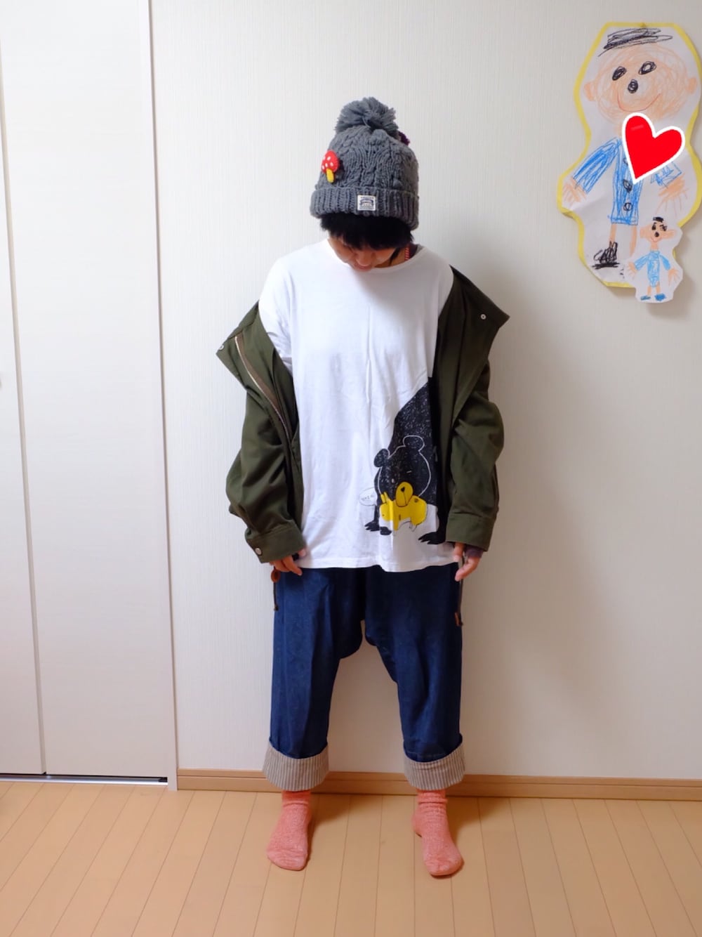「アラフォーママコーデ、男の子ママ、ゆるコーデ、ゆるパンツ、カーキアウター、ニット帽、FRAPBOIS、サルエルパンツ、秋のコーデ、気温差についてけないお年頃」｜「roughのアイテム（ニットキャップ/ビーニー、グレー系）」を使った、ちぇぶさんさん（レディース・154cm）の秋コーディネートの1枚目の写真