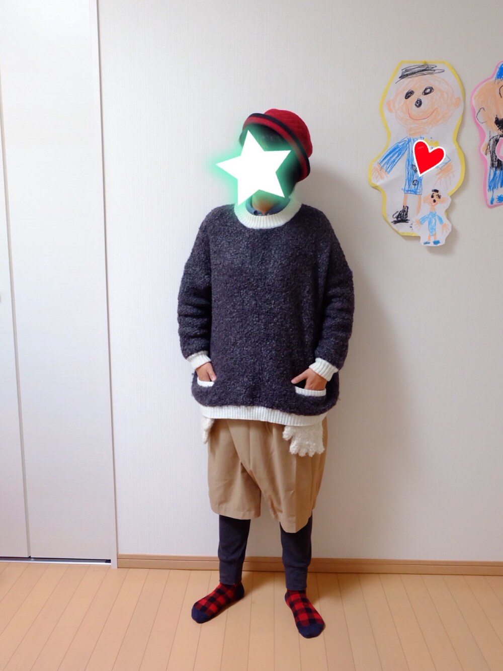 「アラフォーママコーデ、男の子ママ、ゆるコーデ、ゆるパンツ、FRAPBOIS、FRAPBOIS ZOO、ハットコーデ、モフモフニット、熊の手っぽい、風邪っぴき」｜「帽子屋Flavaのアイテム（ハット、レッド系）」を使った、ちぇぶさんさん（レディース・154cm）の秋コーディネートの1枚目の写真