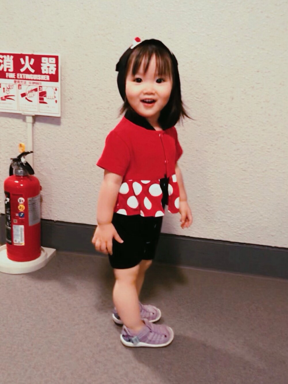 「ミニー、ミニーちゃん、ディズニー、ぽっちゃり、ロンパース、1歳9ヶ月、雨の日、イフミー、ウォーターシューズ、水陸両用」｜「Disneyのアイテム（ママ＆ベビー、レッド系）」を使った、まきchamさん（キッズ・74cm）の夏コーディネートの1枚目の写真