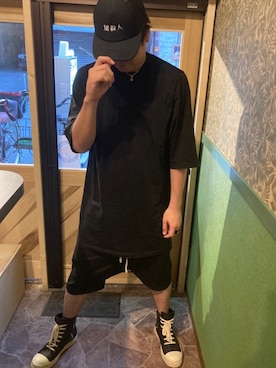 「DRKSHDW（ダークシャドウ）のアイテム（トップス）」を使った、T.K.さん（メンズ・179cm）の秋コーディネート